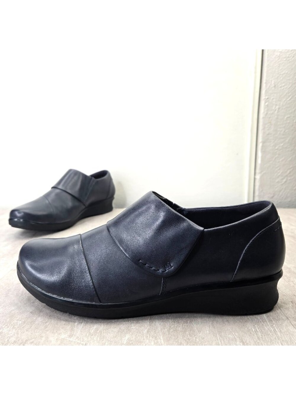 Clarks Comfort Loafers 11 Wide Navy Blue Leather Slip On Shoes Preppy Minimalist